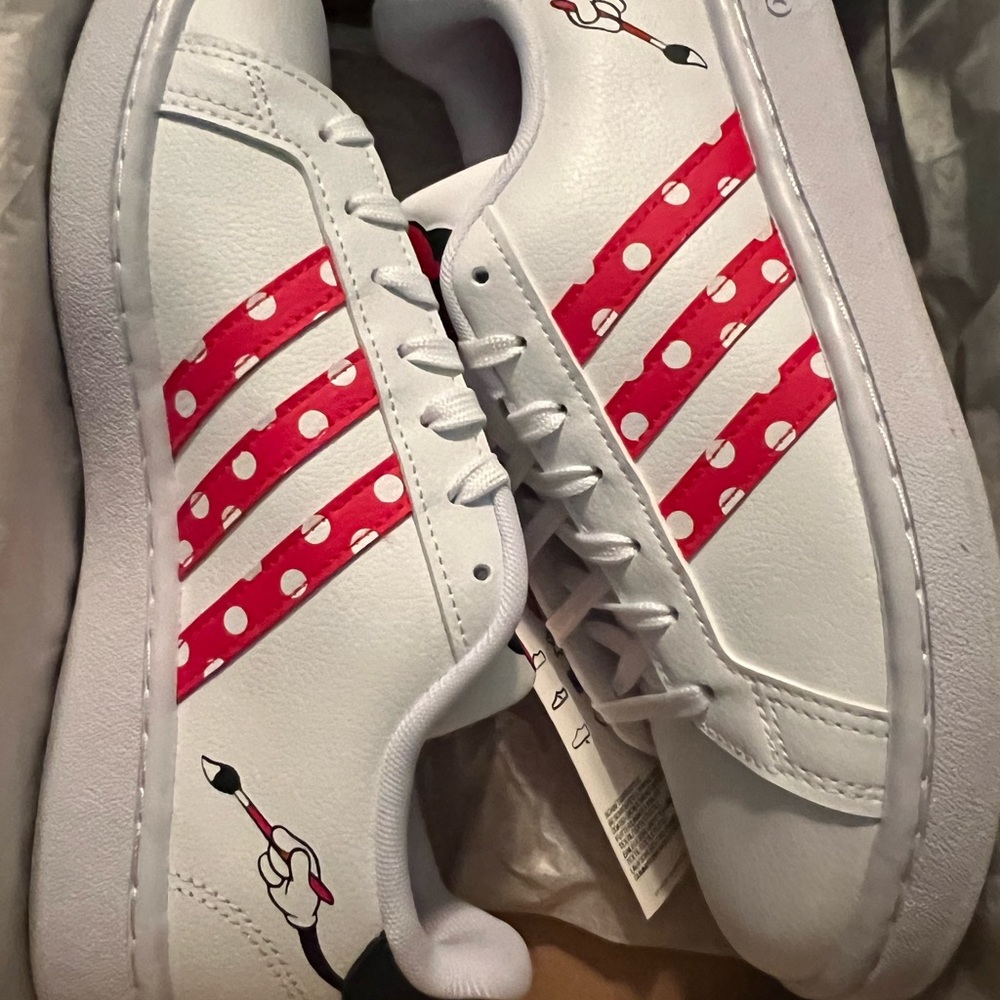 Disney x Adidas Minnie Mouse Shoes Size 8 BNIB